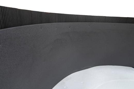 Une isolation supplémentaire peut être ajoutée entre la coque et les panneaux. 