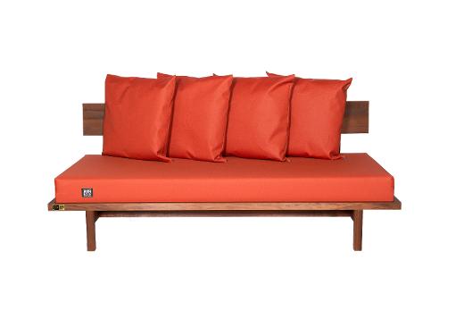 Le dossier de canapé Kirami FinVision® est un excellent support pour les coussins du canapé.
