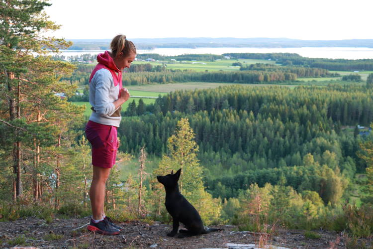 Katri ja Väpä | Cependant, sa maison n'est pas très tranquille en ce moment | Kirami