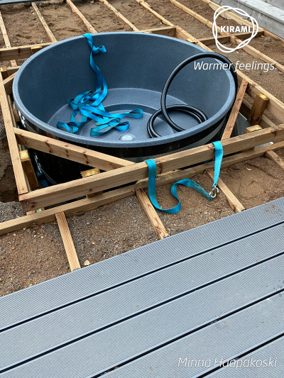 Minna Haapakoski | Il faut veiller à ce qu’il y ait assez de place sur la terrasse ou autour du bain nordique pour pouvoir aller et venir du bain sans se salir les pieds | Kirami