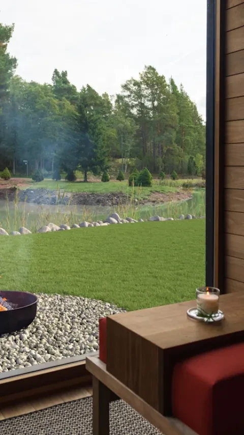 The Lounge M Large panoramic windows place you at the heart of nature