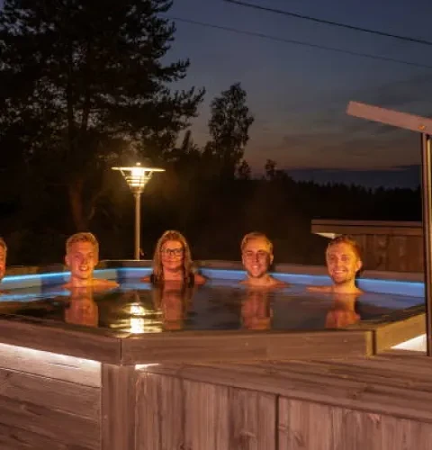 Désormais notre jardin contient un sauna et un bain nordique | Kirami