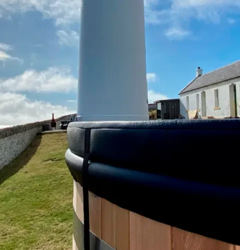 À Cantick Head Lighthouse, votre expérience sauna et bain nordique finlandais est sublimée par une vue spectaculaire | Kirami - Warmer feelings.