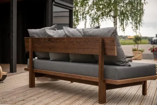 Le dossier de canapé Kirami FinVision® est facile à monter.