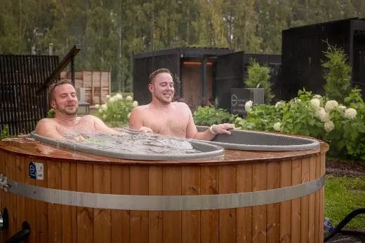 Les deux bains se trouvent au sein d’une seule et même unité. Vous pouvez dès lors facilement passer d’un bain à l’autre sans vous souiller | Kirami Premium Twinny