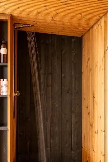 Kirami FinVision® - mur de douche de jardin extérieure sous le toit de la terrasse