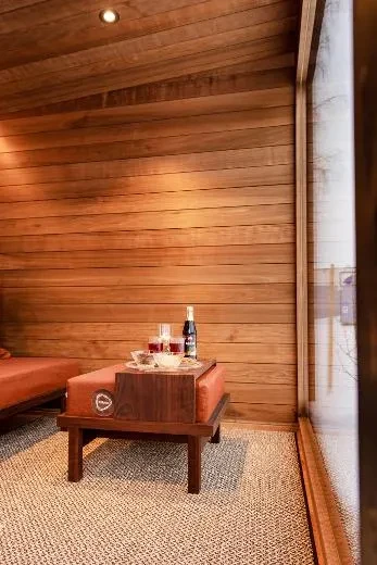 L’ensemble canapé Kirami FinVision® crée une ambiance chaleureuse dans le salon d’hiver