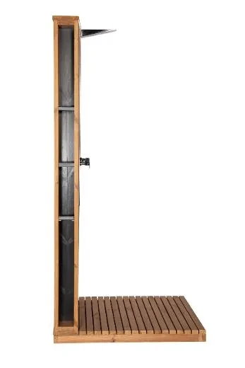 Douches rafraîchissantes derrière le mur de la douche de jardin Kirami FinVision®