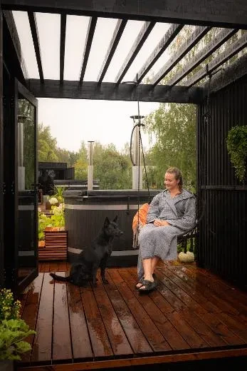 Passez des soirées chaleureuses sous une pergola Kirami FinVision® !